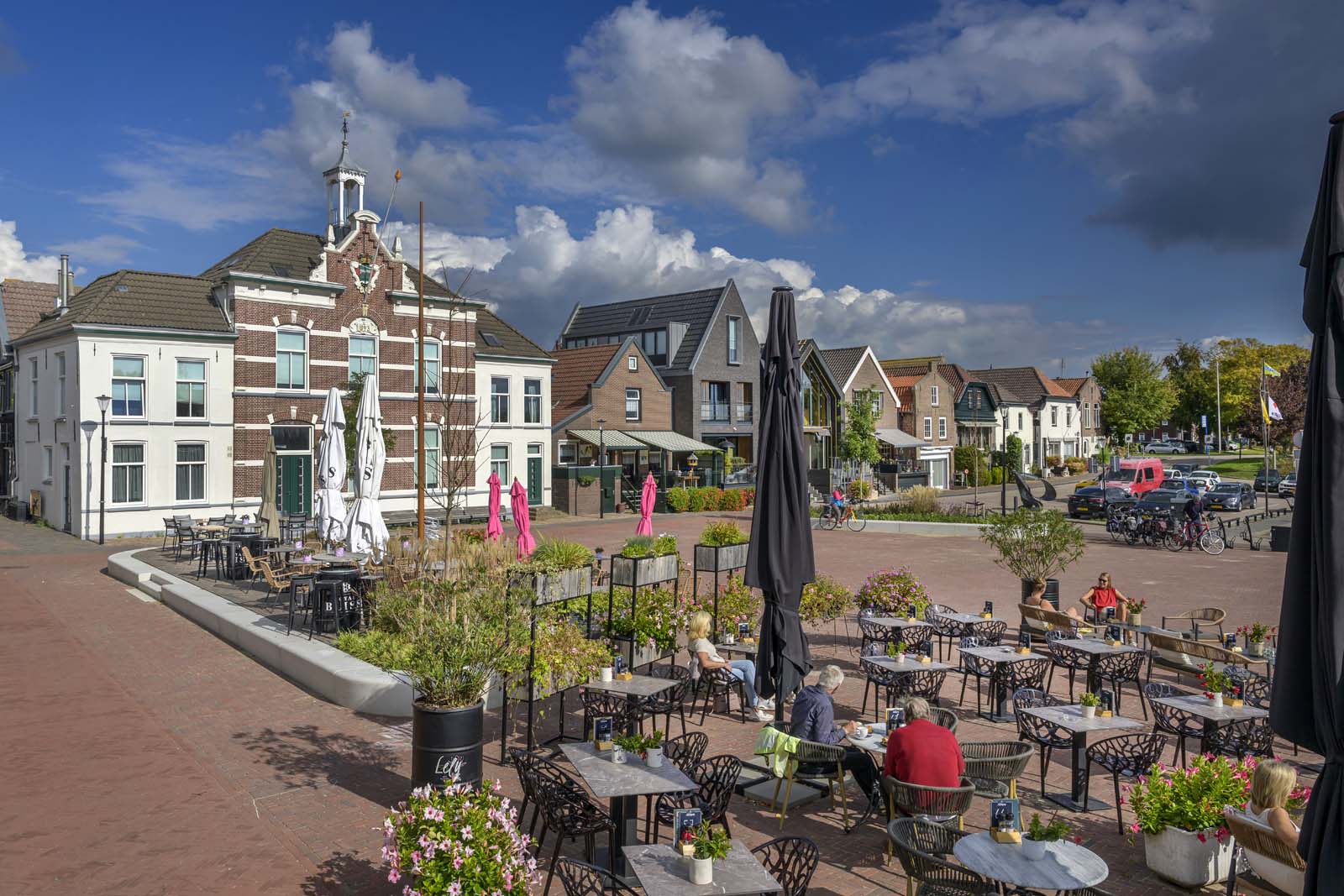 Nieuwe bestrating plein Oude Tonge