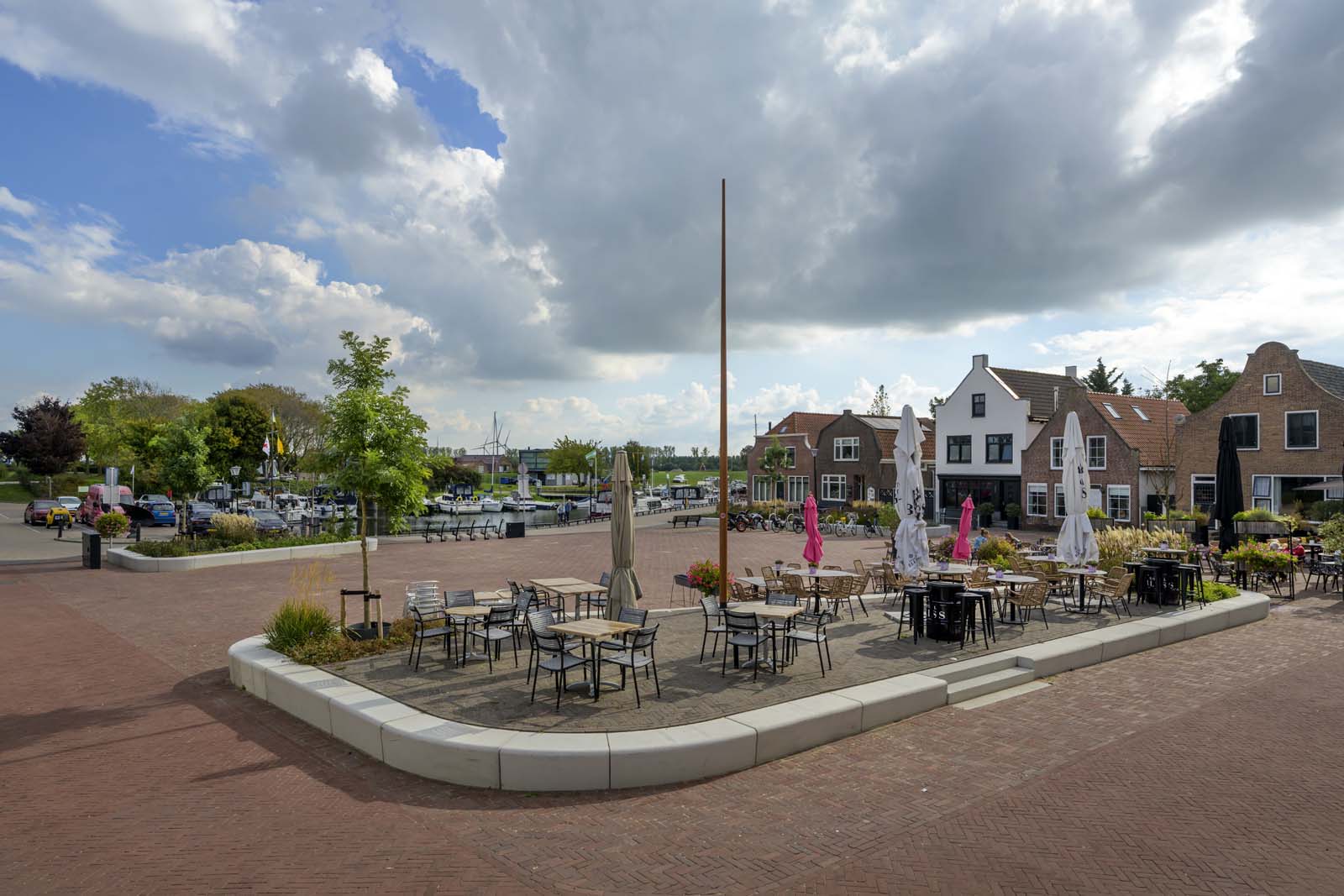 Nieuwe bestrating plein Oude Tonge